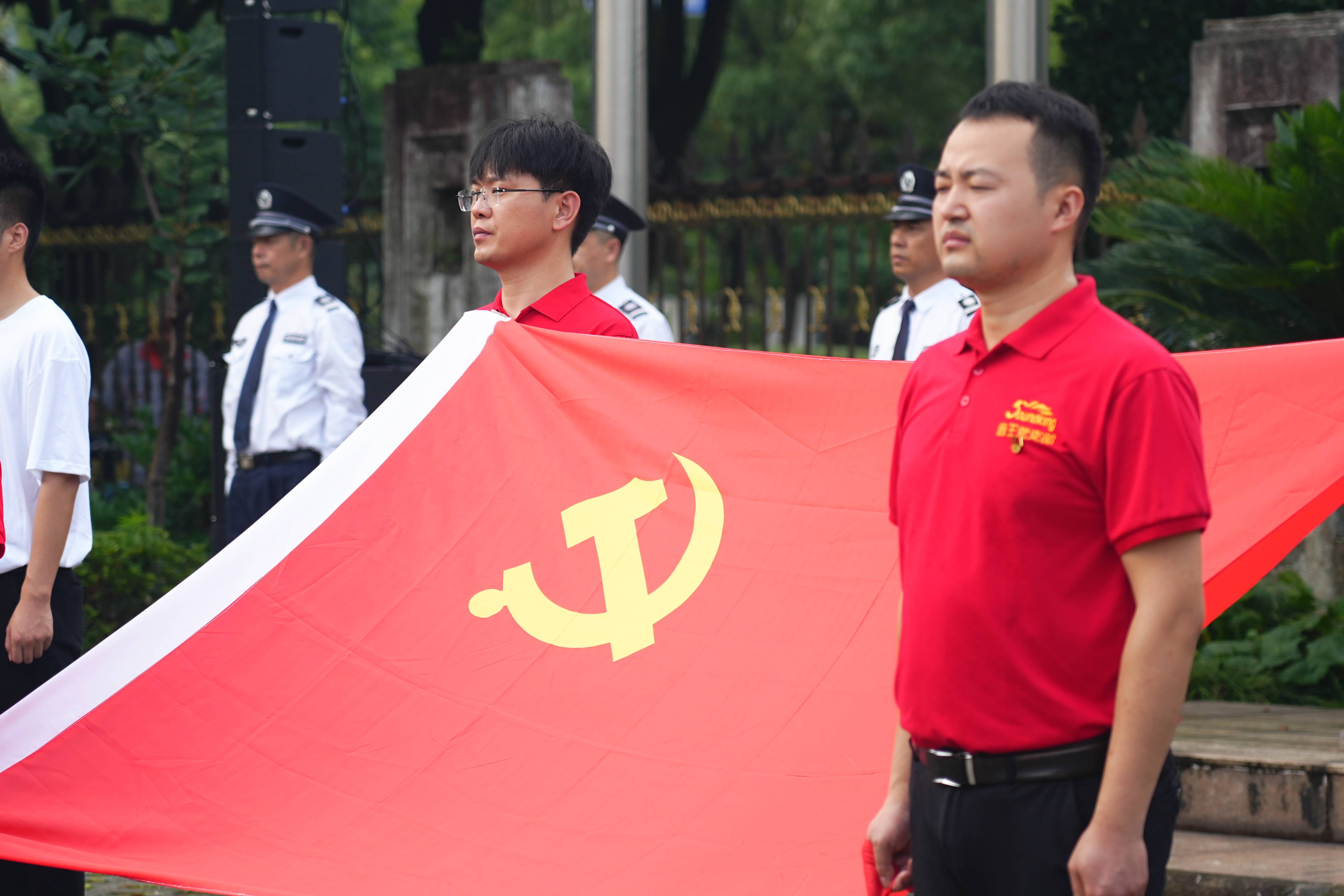 弘扬爱国主义精神，音王庆贺党的生日